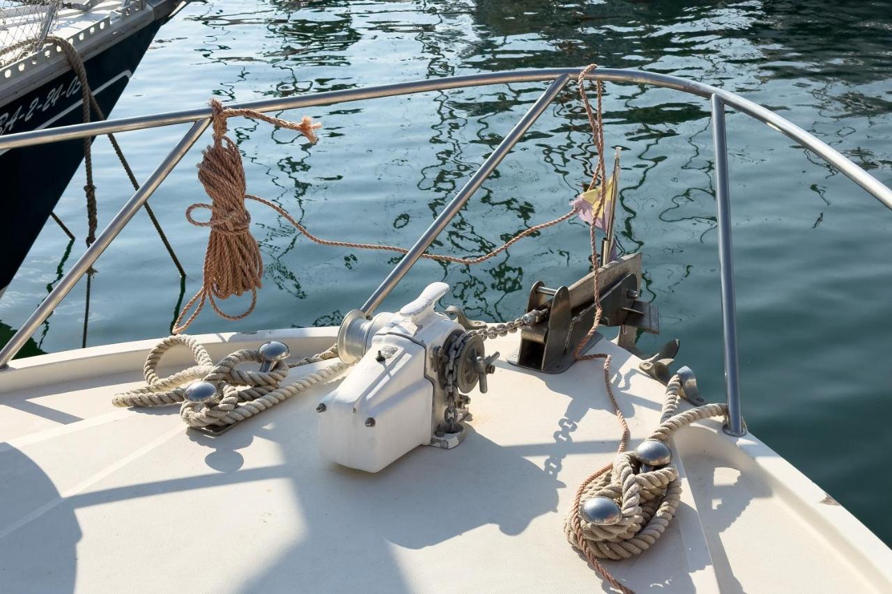 Magno II Boat 호텔 산트 아드리아 데 베소스 외부 사진
