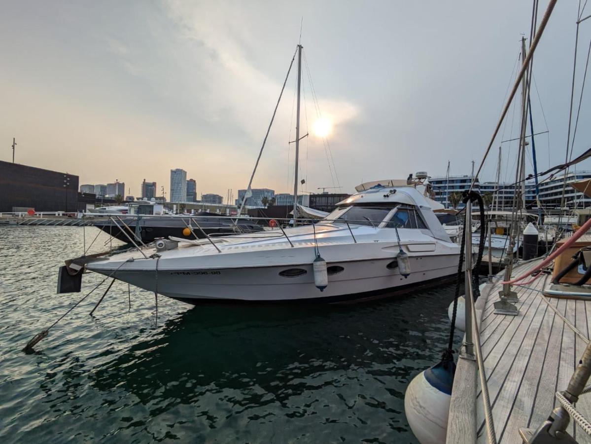 Magno II Boat 호텔 산트 아드리아 데 베소스 외부 사진