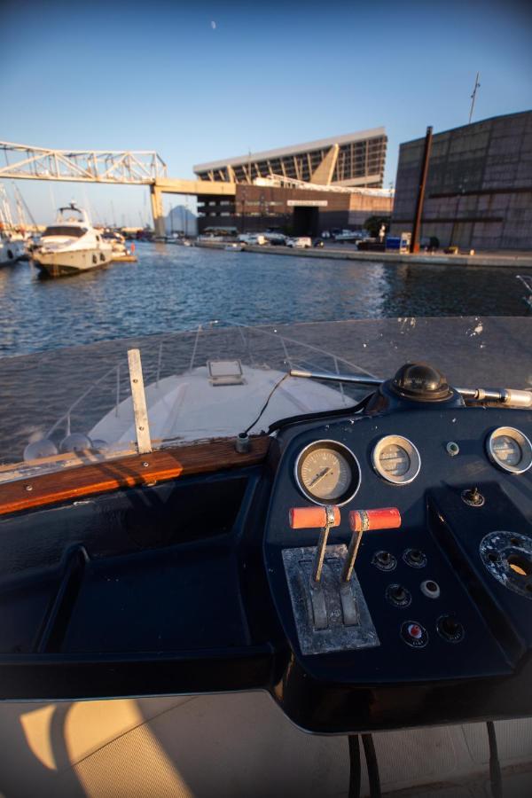 Magno II Boat 호텔 산트 아드리아 데 베소스 외부 사진