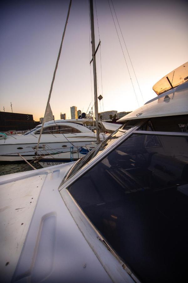 Magno II Boat 호텔 산트 아드리아 데 베소스 외부 사진