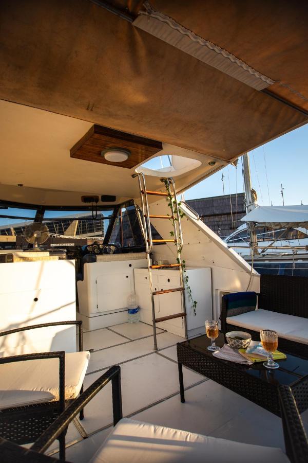 Magno II Boat 호텔 산트 아드리아 데 베소스 외부 사진