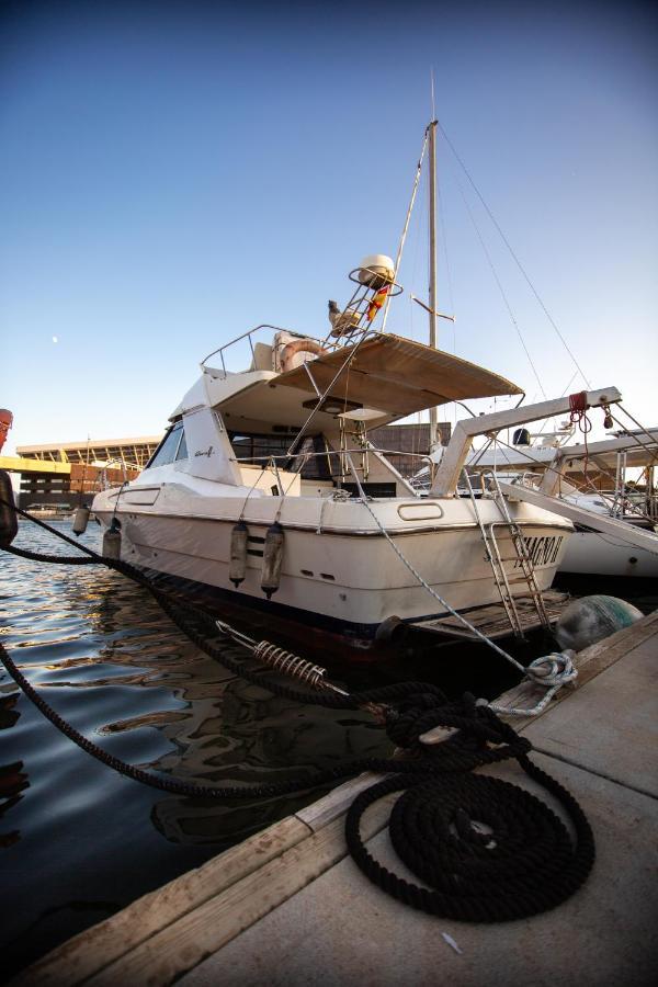 Magno II Boat 호텔 산트 아드리아 데 베소스 외부 사진