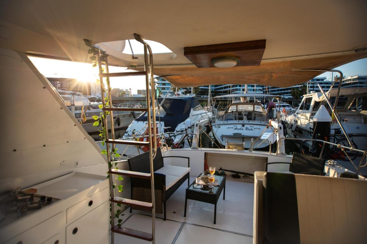 Magno II Boat 호텔 산트 아드리아 데 베소스 외부 사진