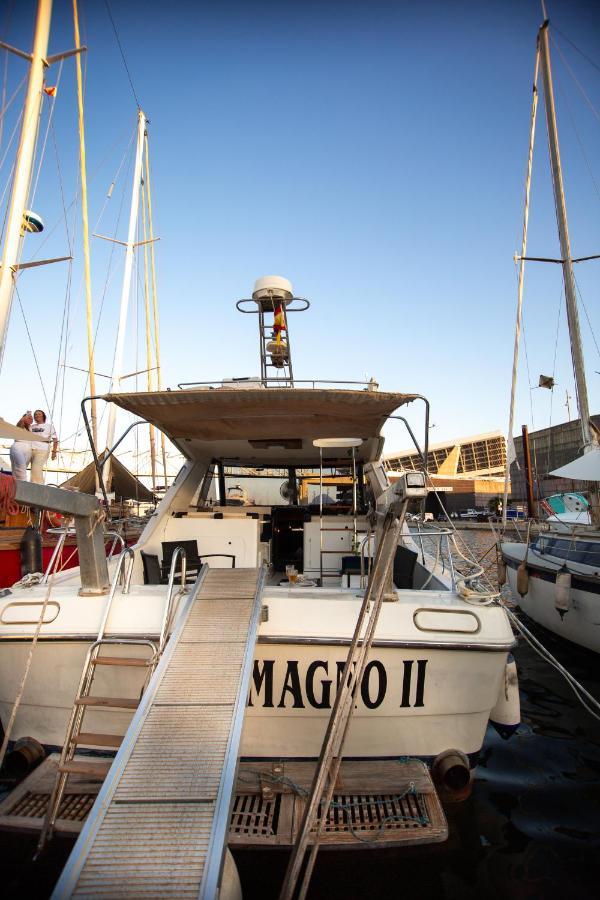 Magno II Boat 호텔 산트 아드리아 데 베소스 외부 사진